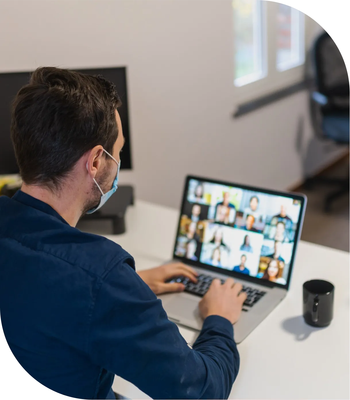 Offshoring vs Outsourcing: 3 Key Differences Offshoring vs Outsourcing: 3 Key Differences